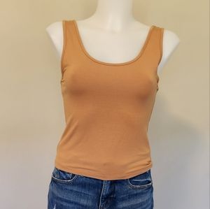 NWOT scoop neck fitted crop tank